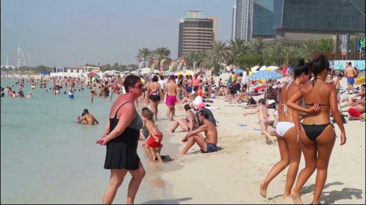California Hostel Dubai Beach Exterior photo